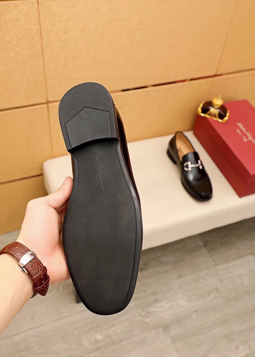 Men's shoes 💰480 💐 Product trademark: Ferragamo "Ferragamo" casual leather shoes Regular size: 38-44 (45🉑️customized) Product materials: Selected imported first-layer open-edge beaded cowhide leather upper + luxury hardware buckle, imported water-dyed cowhide leather lining. Strong three-dimensional visual effect, original outsole color: 3⃣️seed leather materials available
